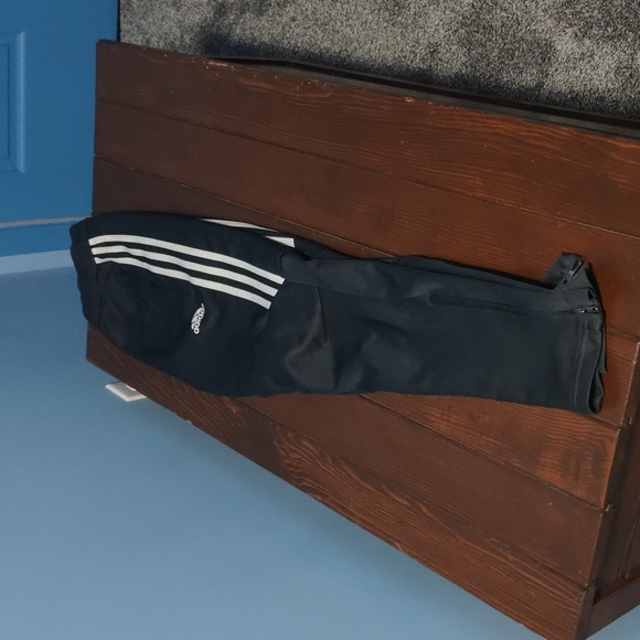 Boys medium Adidas exercise pants - Picture 2 of 4